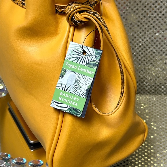 Badgley Mischka Yellow Shoulder/Crossbody Bag Approx. 12 x 10 x 4 - Picture 16 of 17